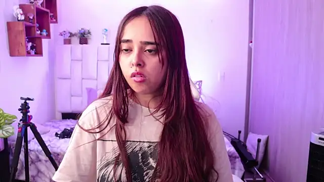 JennieBaee: онлайн-секс-чат