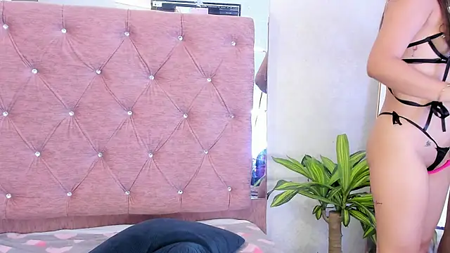 MiaRodriguezz_n Live XXX chat