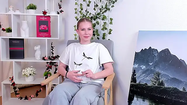 CharityKhamo's Live XXX Chat