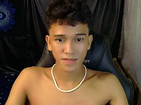 XXX chat uživo modela hugekenbigcock