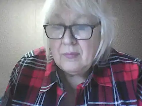 Alexia64231: онлайн-секс-чат