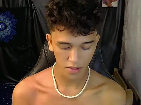 Chatroom XXX en direct de hugekenbigcock