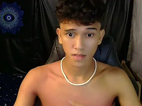 Chatroom XXX en direct de hugekenbigcock