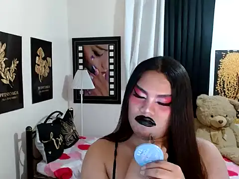 TSbrianaHugeCock Adlı Modelin Web Kamerası Şovu