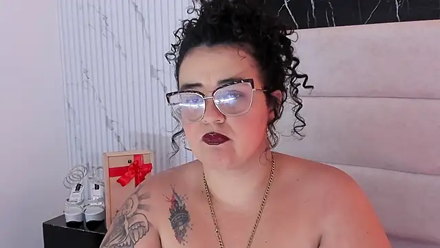 Chat +18 de Reginavegaa ao vivo