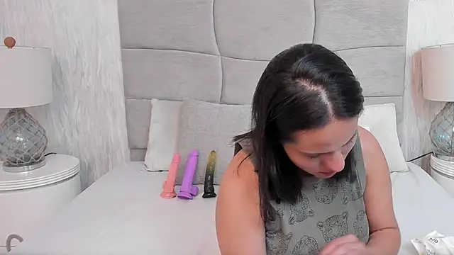 Naomii_BDSM: διαδικτυακό σόου στην κάμερα