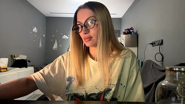 SoftnessMila: онлайн-секс-чат