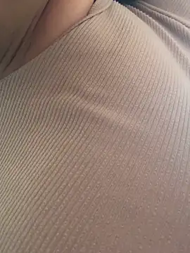 Alysson-- Show in webcam