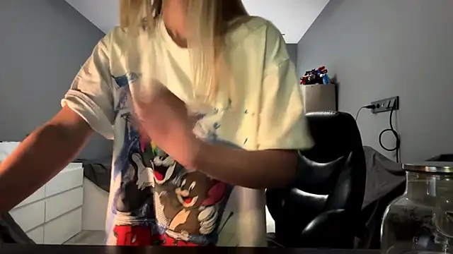 SoftnessMilaのライブXXXチャット