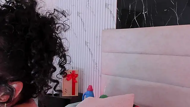 Reginavegaa Adlı Modelin Canlı XXX Sohbeti