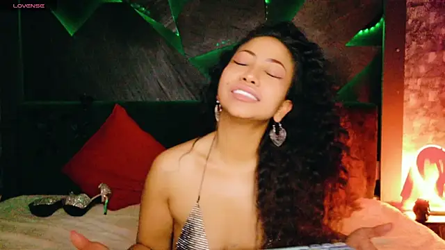 ElyaQuinn Pertunjukan Webcam