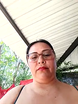 Dirty-Momm-Divorced-Hot: διαδικτυακό σόου στην κάμερα