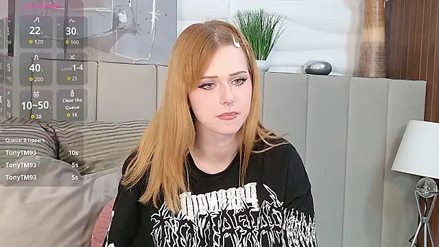 DephneMoon: διαδικτυακό σόου στην κάμερα