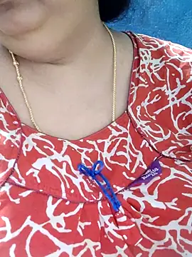 tamilthanushri élő XXX-chatje