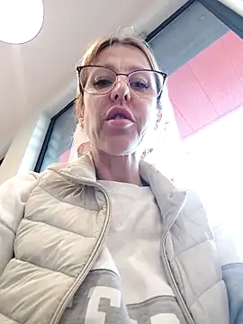 blondyruby webkamerás műsora