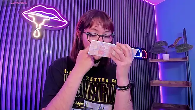 Violett_Lilith Chat XXX in diretta