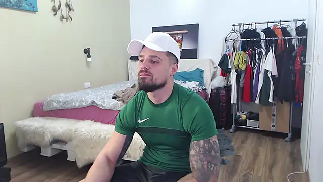 Tiberius_hunk live XXX chat