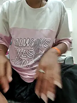 Isha_kumari_69 élő XXX-chatje