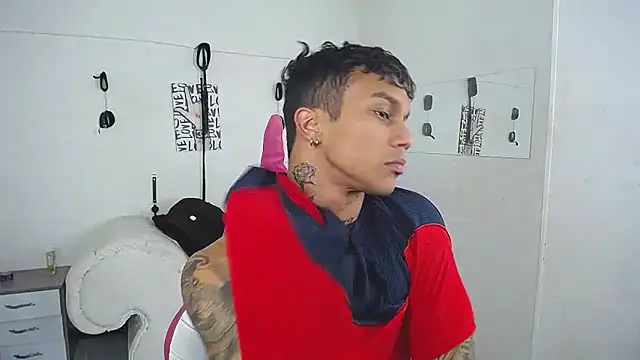 Leonard_Price Chat XXX in diretta