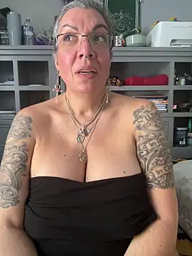 Pokazy przed kamerką – dieseldame1313