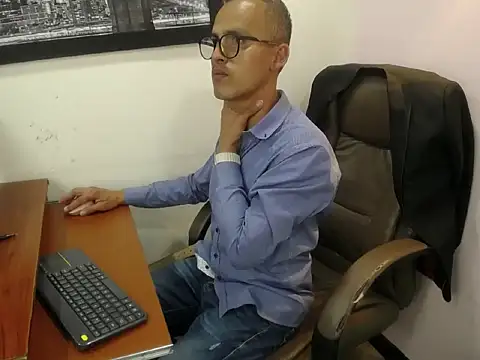 Oswalldo__ Chat XXX live