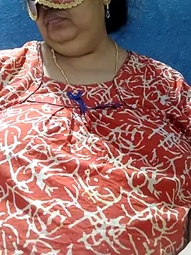 tamilthanushri Chat XXX in diretta