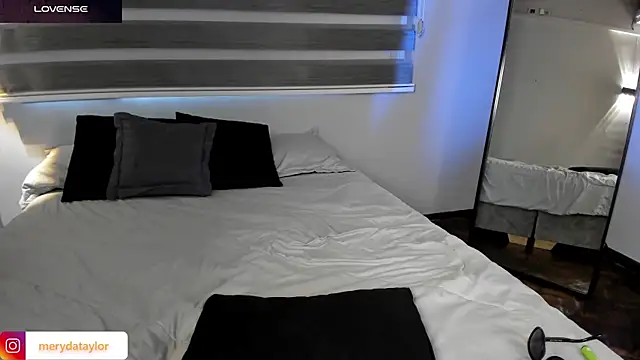 MERIDA_TAYLOR élő XXX-chatje