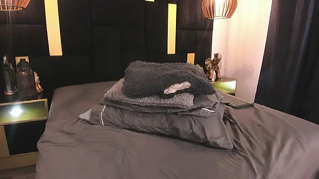 Lucio__Fox 现场XXX聊天