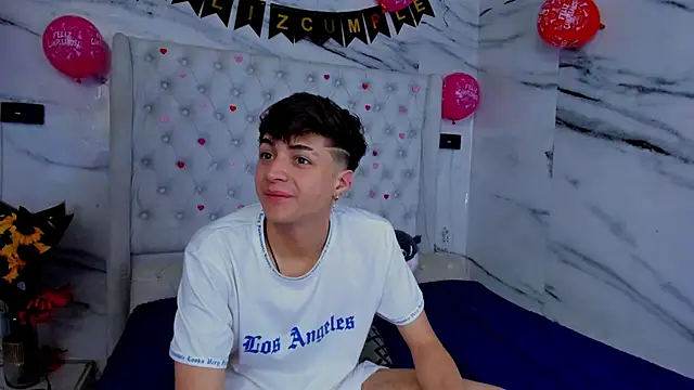 Ari_and_StormのライブXXXチャット