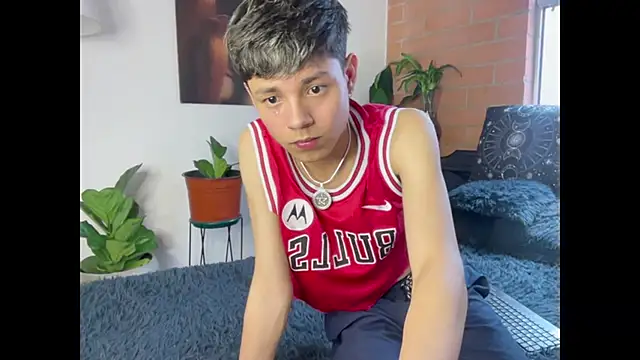 Andy_Belier23 Adlı Modelin Canlı XXX Sohbeti