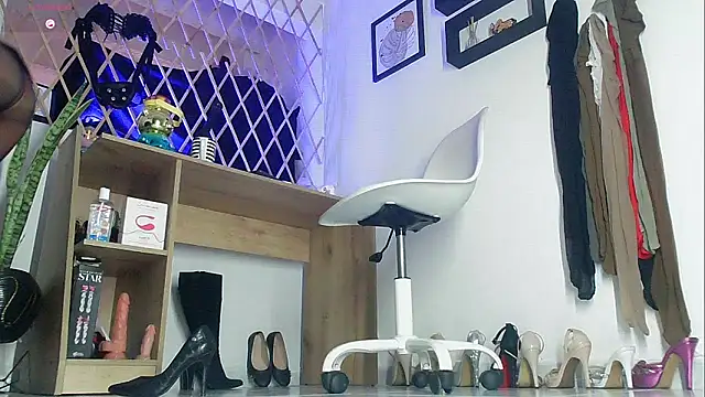 myla_sarahのライブXXXチャット