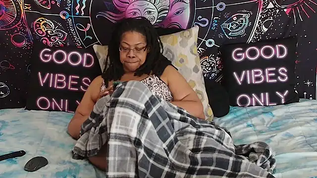 RENAESPLEASUREPALACE Show in webcam