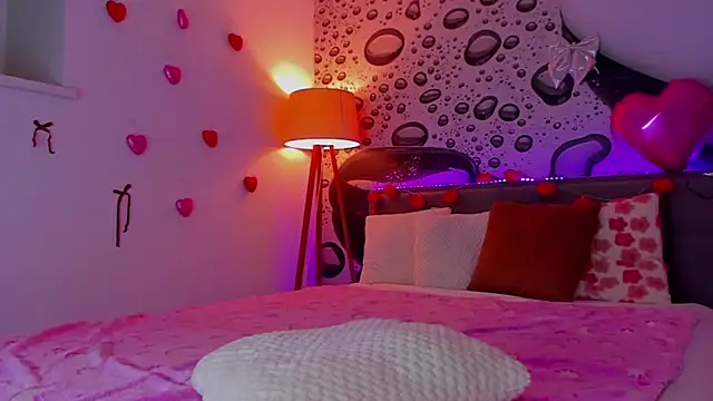 LuisaClover: онлайн-секс-чат