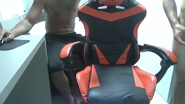 JUNINHOLEKEJR Live XXX Chat