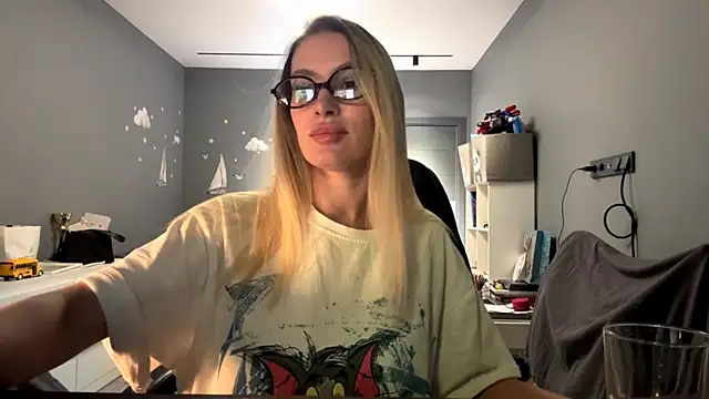 SoftnessMila: απευθείας συνομιλία ΧΧΧ