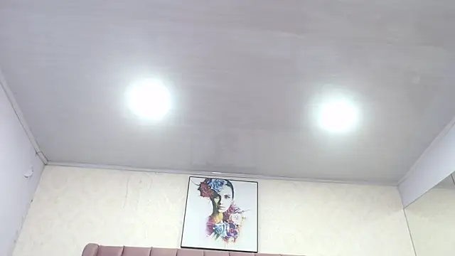 AriannaAdames Show in webcam