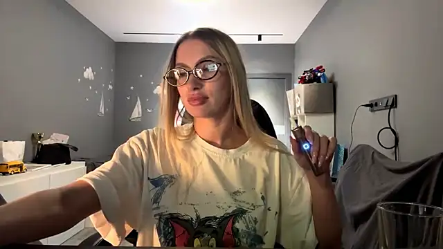 SoftnessMilaのライブXXXチャット