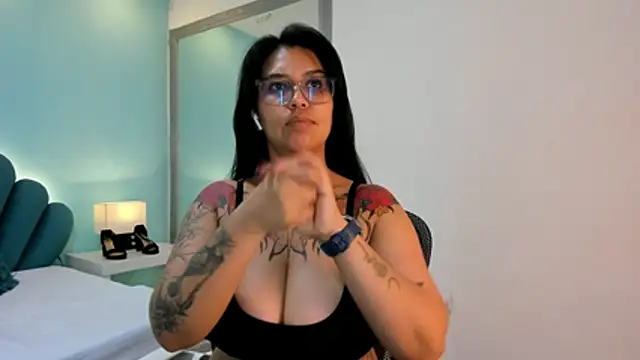 sharlott18 即時 XXX 聊天