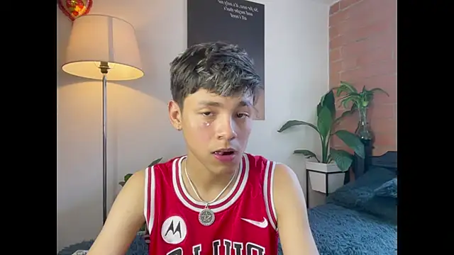 Онлайн чат XXX Andy_Belier23