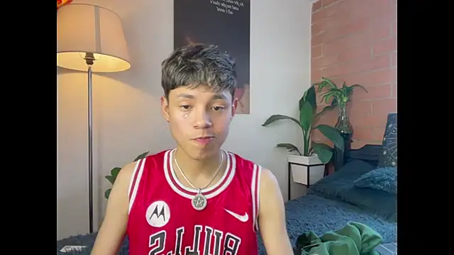 Andy_Belier23 Chat XXX in diretta