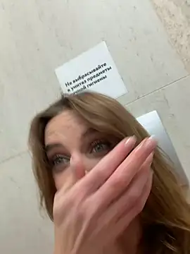 -AngelAri-'s Live XXX Chat