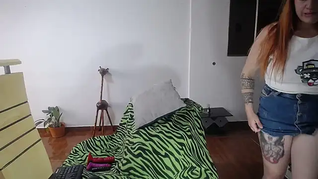 Blonderousss Adlı Modelin Canlı XXX Sohbeti