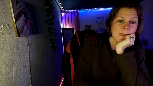 CallMeMaria live XXX chat