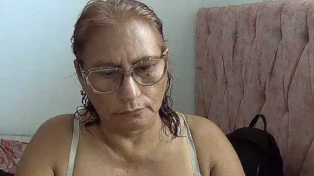 charrysexy1 Adlı Modelin Canlı XXX Sohbeti