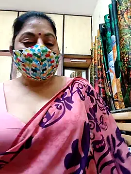 Ratna-777 Chat XXX in diretta