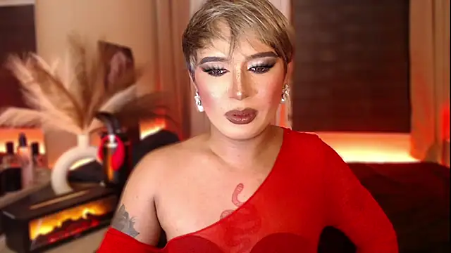 mslilly_croft élő XXX-chatje