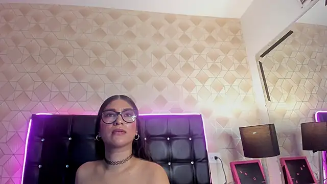 XXX chat uživo modela _Mia_Bloom