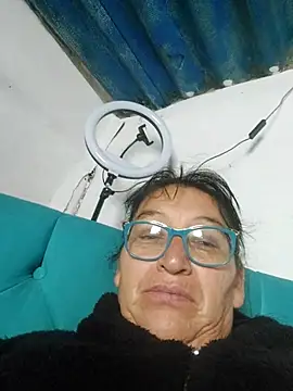 clarita_01 Show in webcam