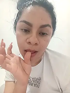 luna_pinky লাইভ XXX চ্যাট