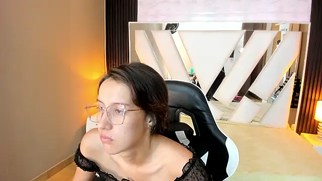 Linda4Petite Chat XXX in diretta